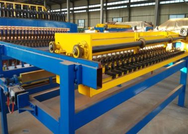 Porcellana Facile azioni il rinforzo della saldatrice della maglia 4.5T per la capacità d'acciaio 900KVA del tondo per cemento armato fornitore
